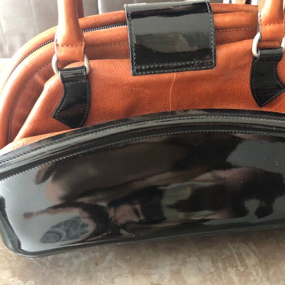 Modalu Leather Hanbag - Picture 2 of 6